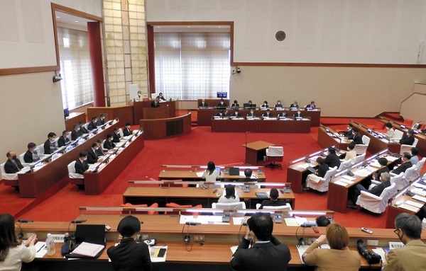 「日本は閉鎖的という印象を与える恐れ」　外国籍の住民投票案否決