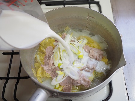 白菜と豚肉のミルク煮込み麺026