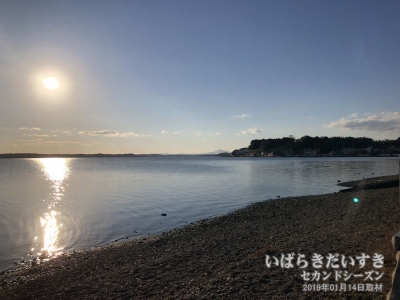 広浦秋月：広浦の湖面に、日が沈む。