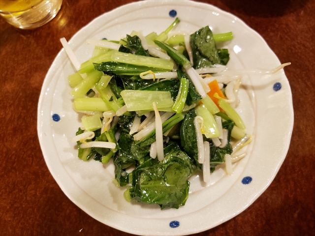 20190910_174831_R 青菜炒め、青梗菜の青さが残る若い炒めぐらい。仄かにニンニクの風味が