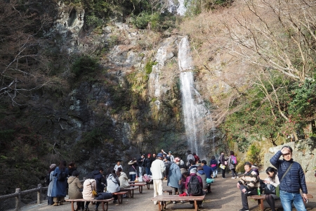 ぴーきち＆ダイナ　箕面の滝ツーリング　箕面の大滝　観光客