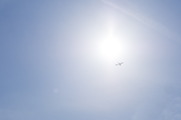 飛行機と太陽