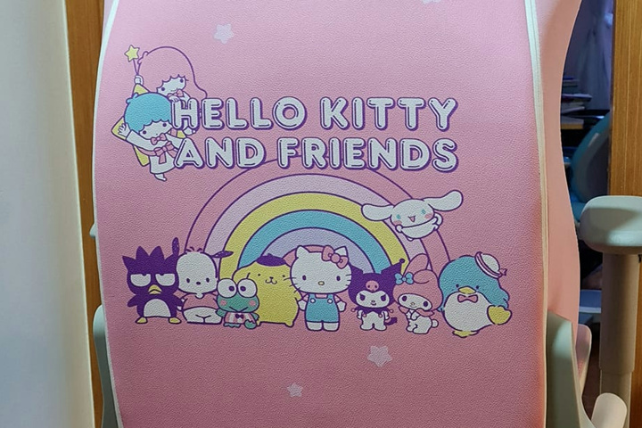 Razer_Iskur_X_Hello_Kitty_and_Friends_Edition_07.jpg